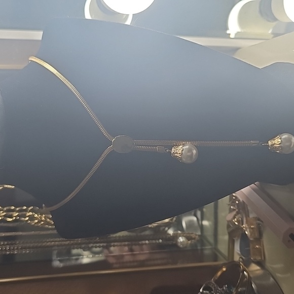 Vintage Elegant Gold Necklace with Pearl Accents 24 In - Picture 3 of 3